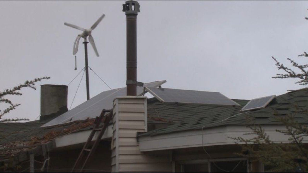 Video İzle...Gaziantepliler Bu Haberi Okumalı...Elektriği Asla Kesilmiyor ve Kurduğu sistemle 8 yıldır elektriğe tek kuruş para vermiyor ve