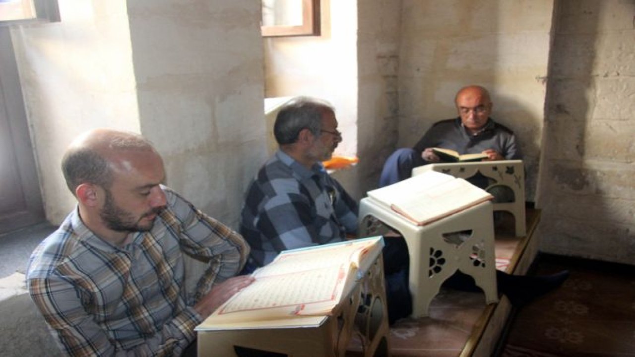 14 asırlık mukabele geleneği sürüyor