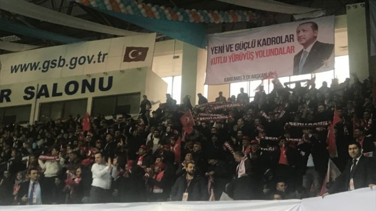 '˜Şehitkamil seninle gurur duyuyor' tezahüratı