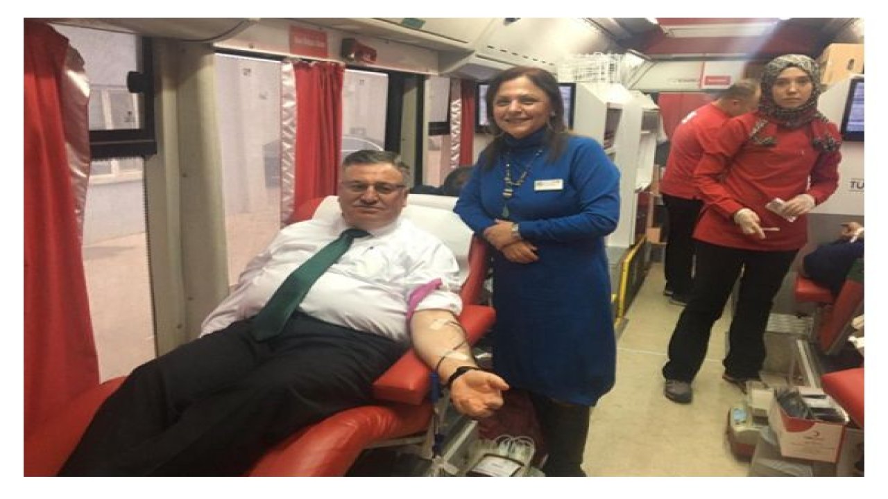 Kaplan'dan Kızılay'a kan bağışı