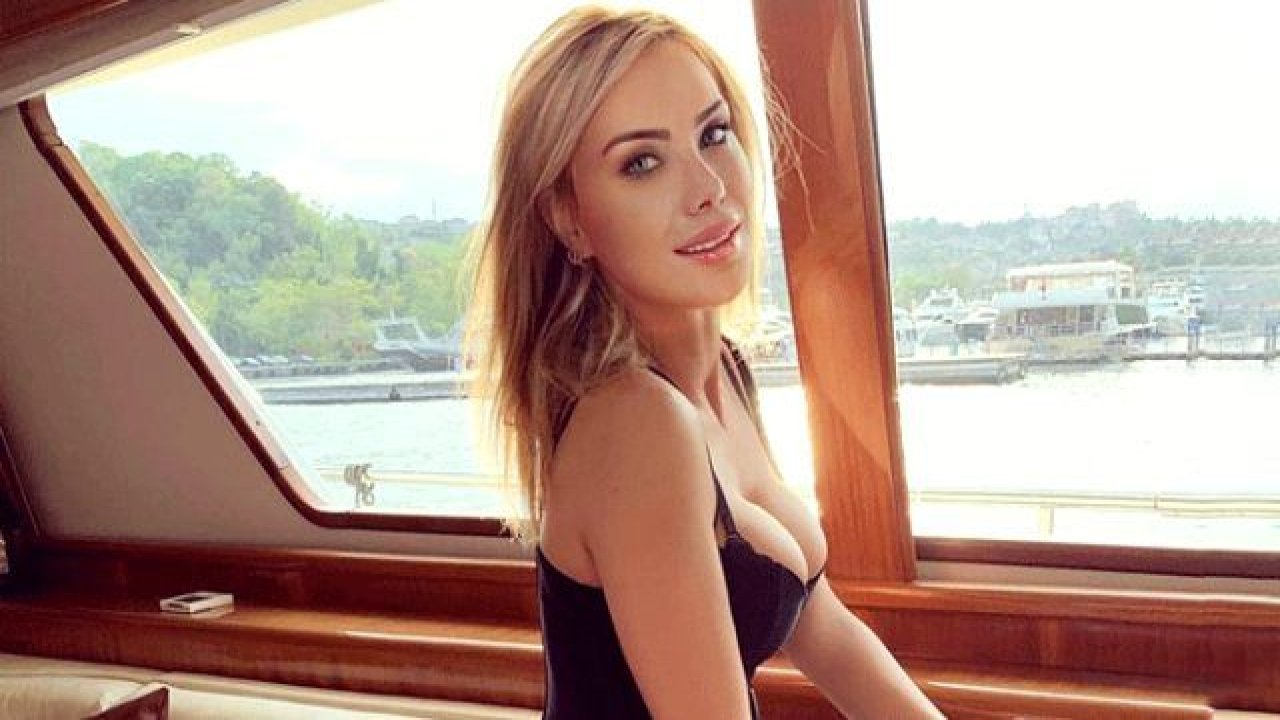 Ciciş Ceyda'dan yarı çıplak yatak pozu! Göğsünü eliyle kapattı