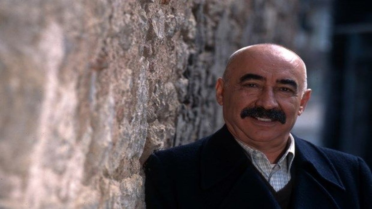 Şener Şen hastaneye kaldırıldı...Şener Şen Kimdir...Hangi Fimlerde Oynamıştır?