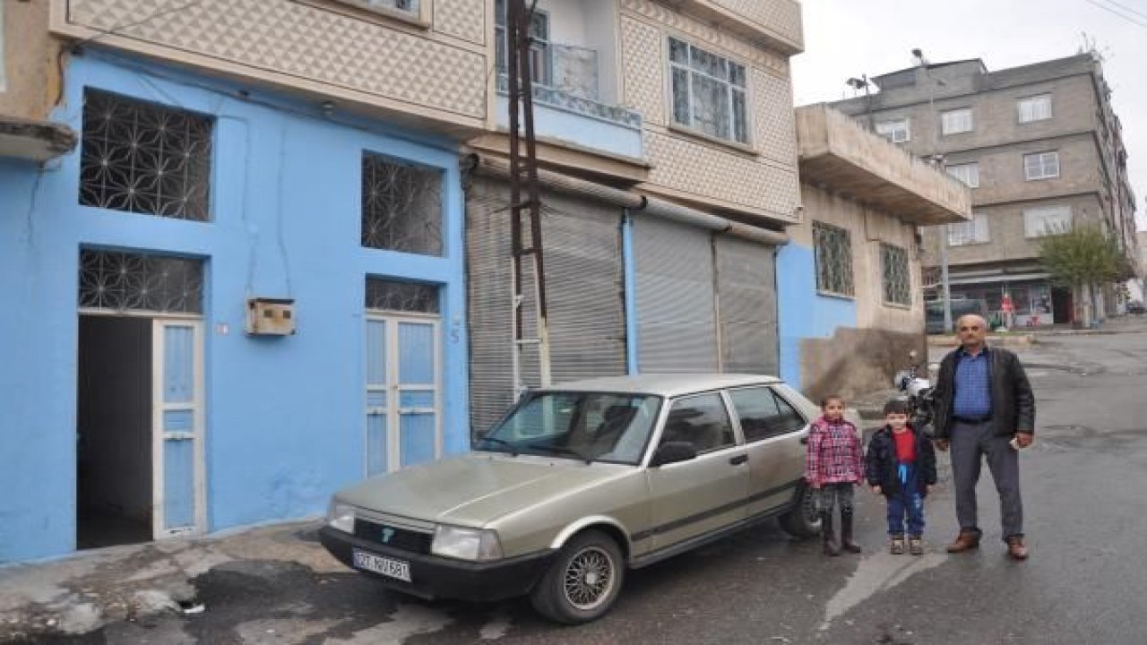 Motosikletli 2 kişi, sahibinin düşürdüğü cüzdanı alıp kaçtı