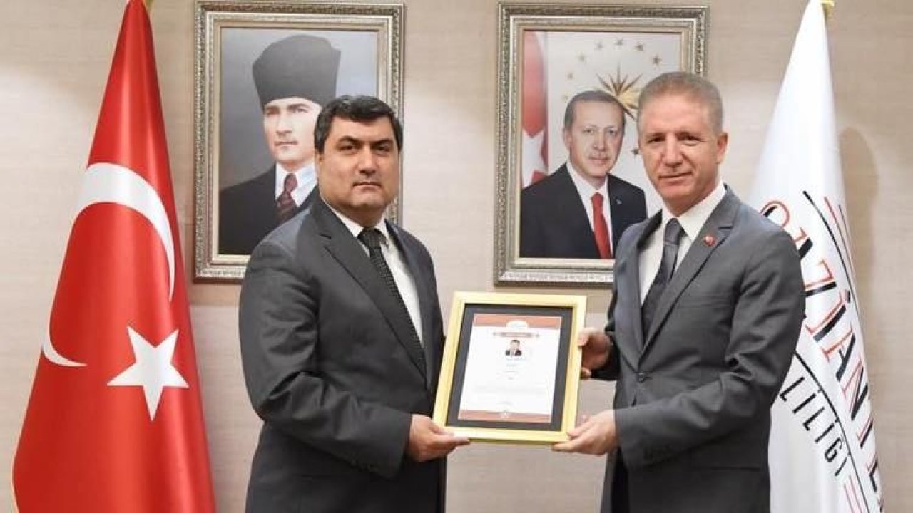 Vali Gül'den Kaymakam Şahin'e başarı belgesi
