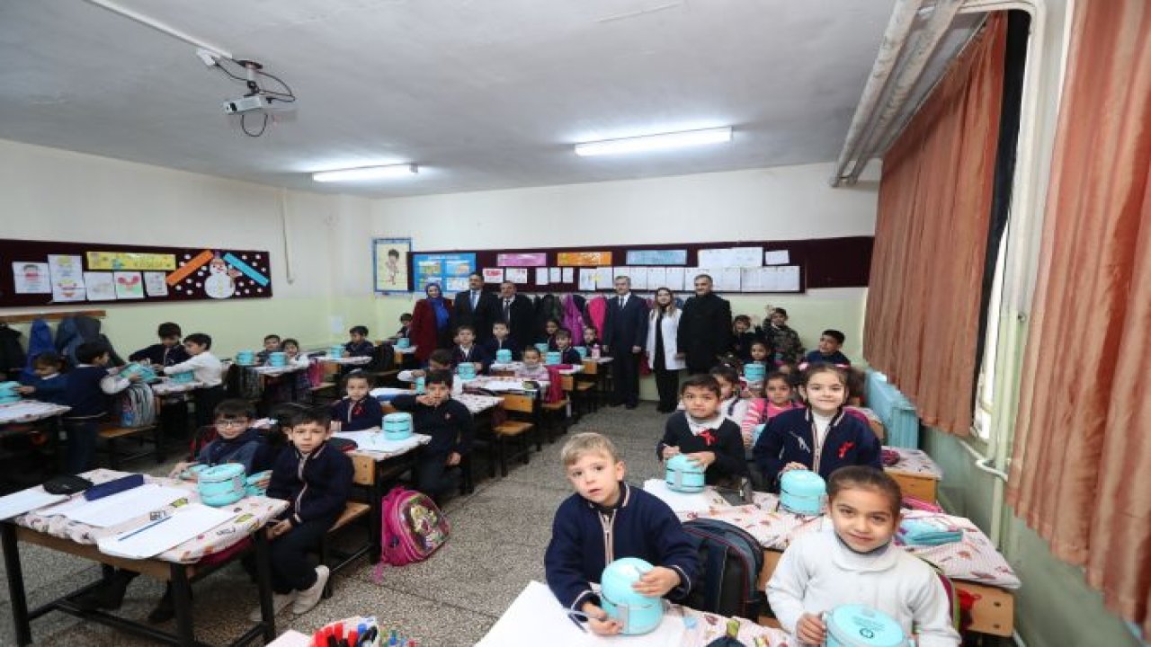 BAŞKAN TAHMAZOĞLU: 'ÇOCUKLARIMIZ SAĞLIKLI BESLENMELİ'