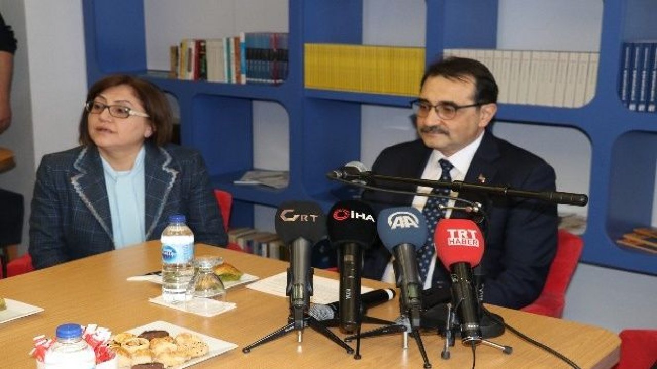 Bakan Dönmez öğrencilerle bir araya geldi