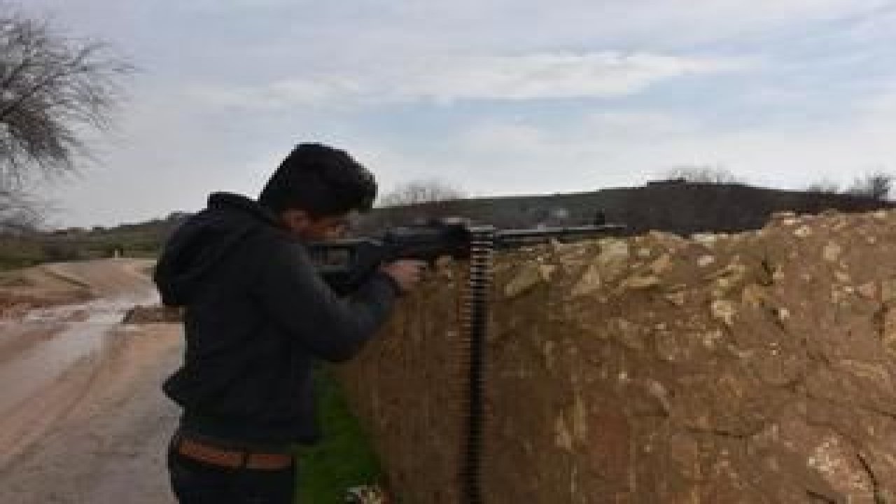 Menbiç sınırında ÖSO'nun bekleyişi sürüyor