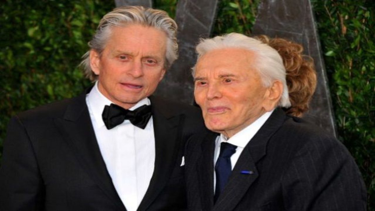Efsanevi aktör Kirk Douglas 103 yaşında hayatını kaybetti.
