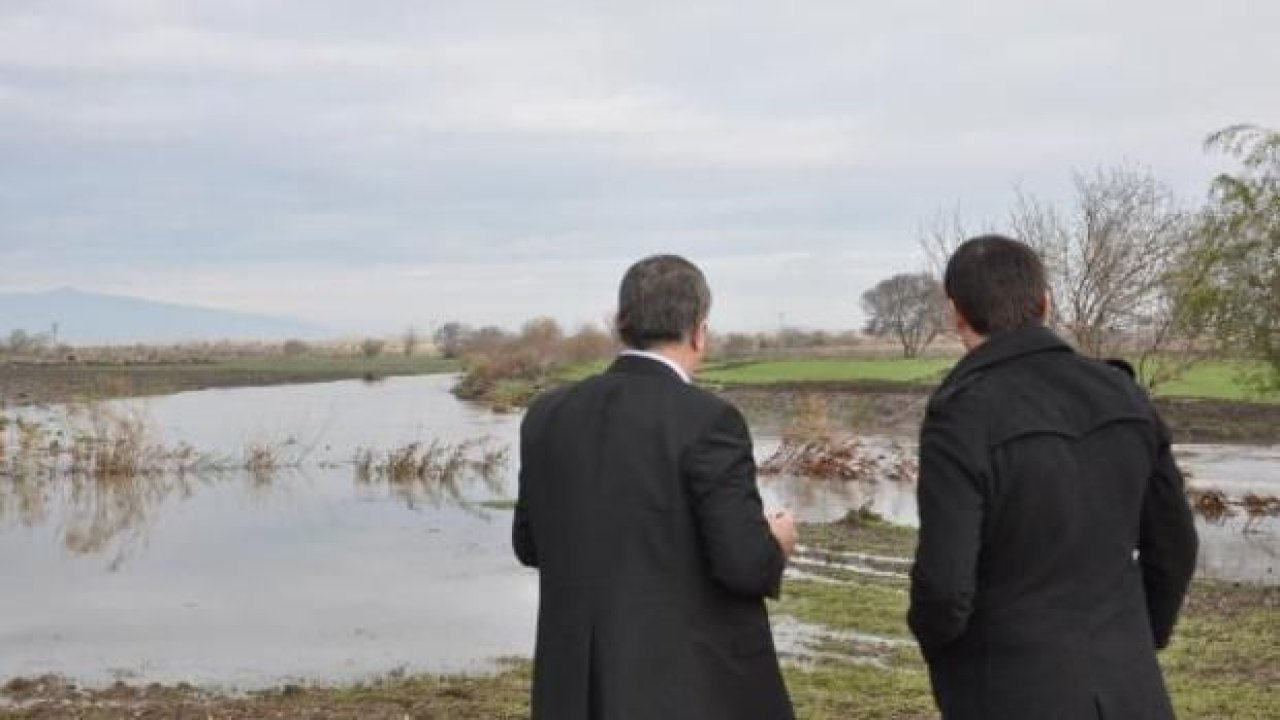 İslahiye'de, Karasu Çayı taştı, ekili araziler su altında kaldı