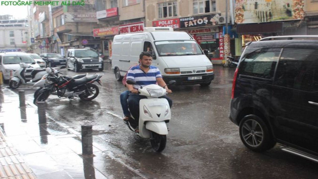 Kuraklıkla boğuşan Kilis'te yağış vatandaşların yüzünü güldürdü