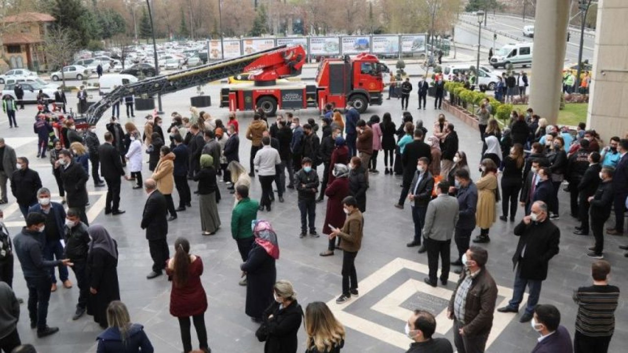 Gaziantep Büyükşehir’den gerçeği aratmayan deprem tatbikatı