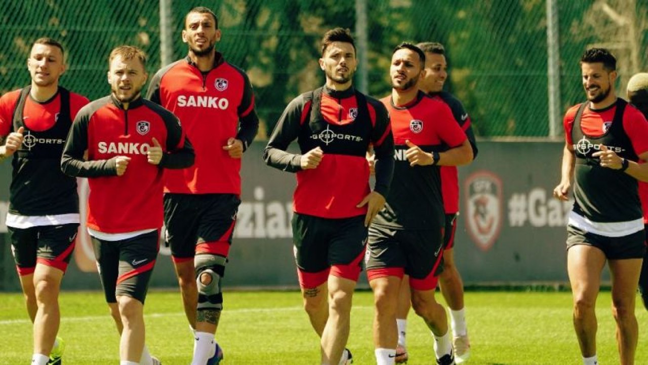 Yabancılar tam kadro