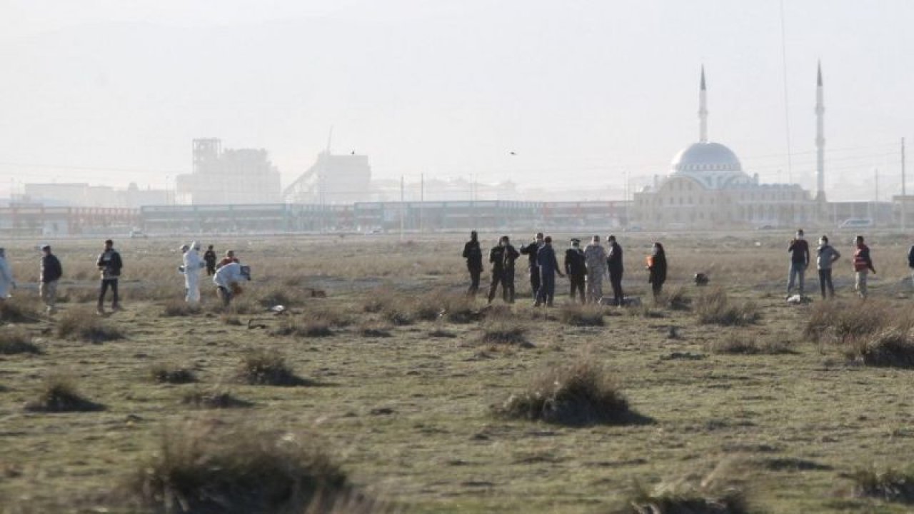 Konya’da düşen uçağın enkazında çalışmalar sürüyor