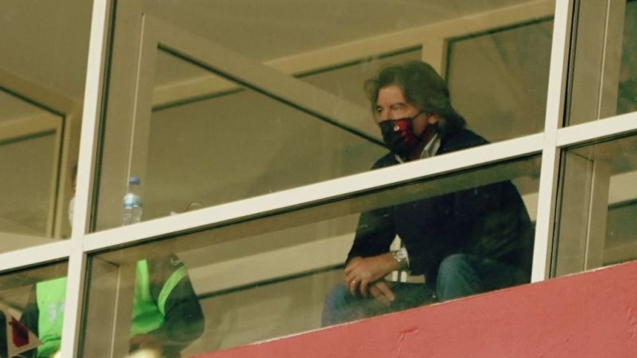 Pinto tribünden izledi