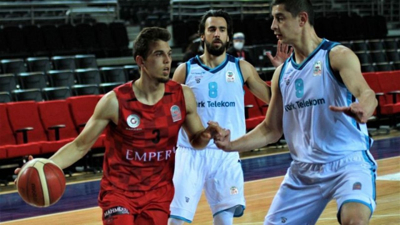 Basketçiler Telekom'a yenildi