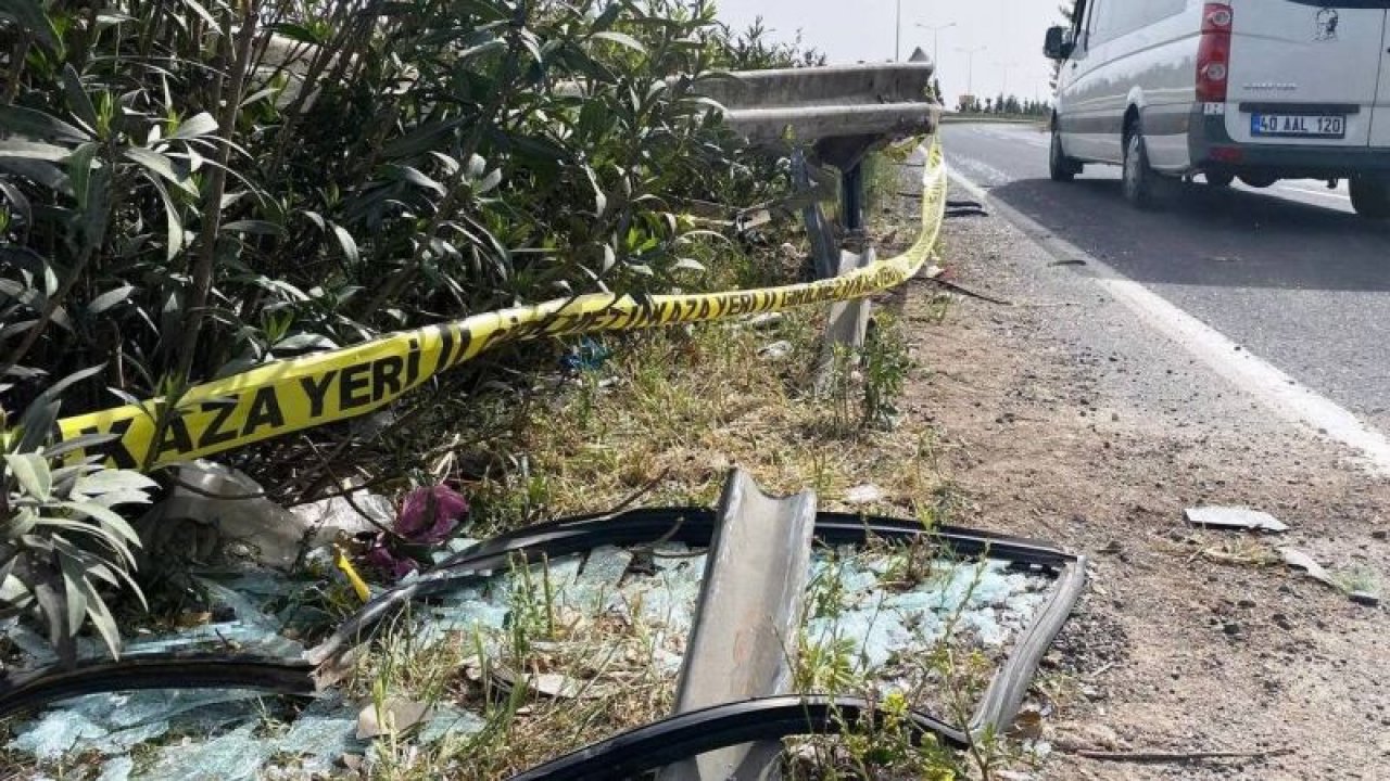 otomobil bariyerlere çarptı: 1 ölü, 2 yaralı