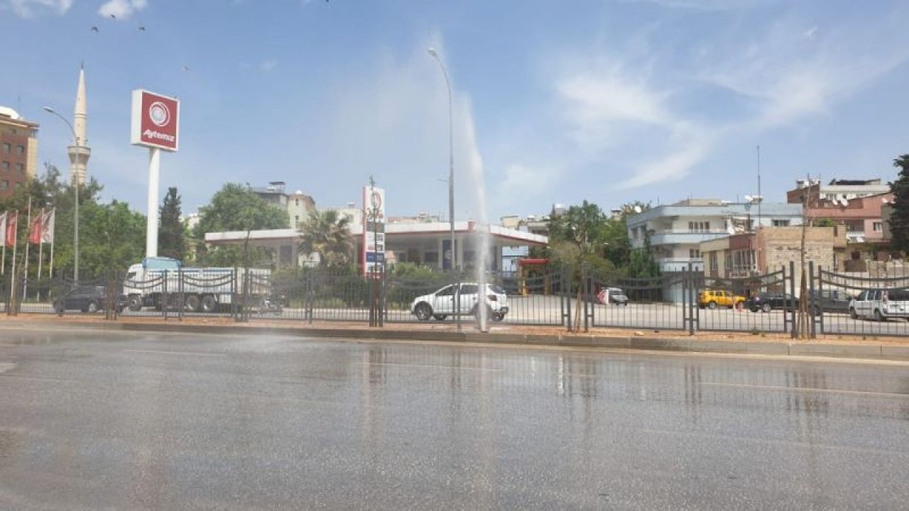 Patlayan su borusu trafiği felç etti