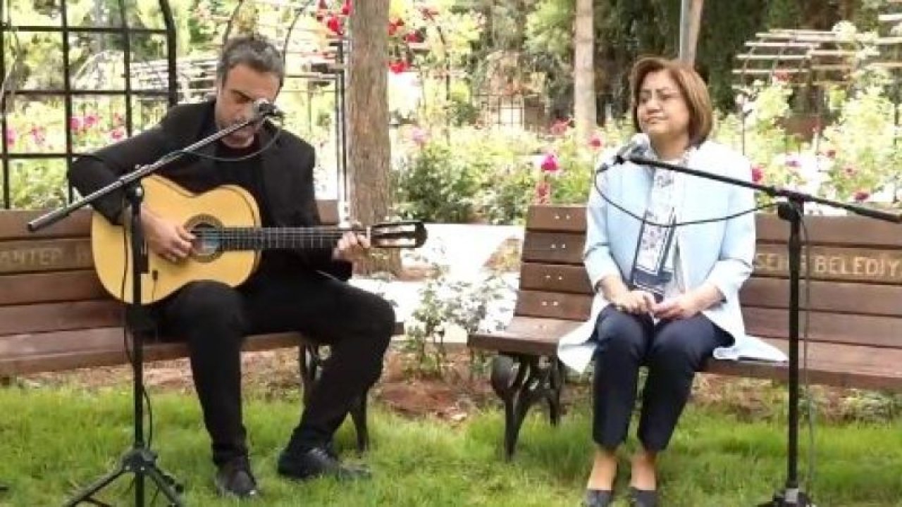 Video Haber...Fatma Şahin ağlattı...Fatma Şahin ve Kutsi'den Ağlatan Anne Şarkısı...