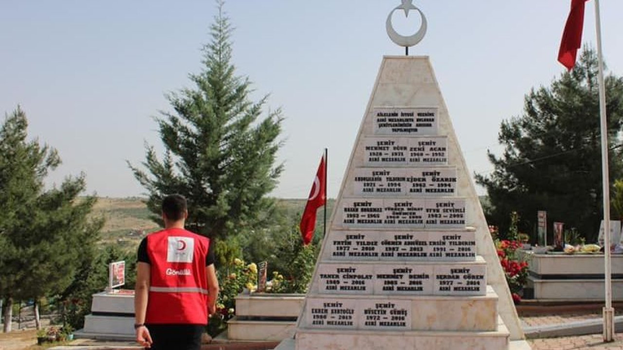 Gaziantep'te Bayramda, şehitliklerimizi yalnız bırakmadık