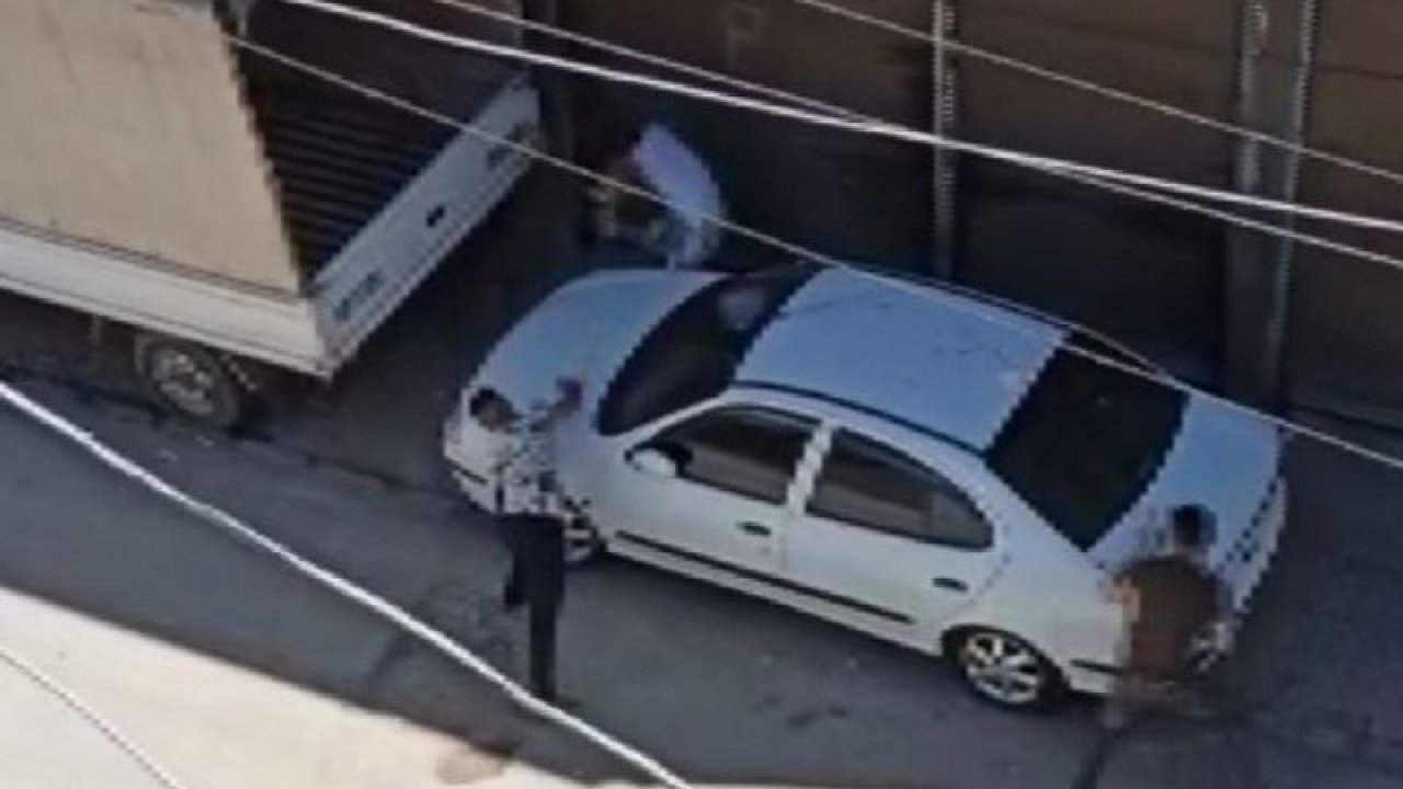 Son dakika...Video haber...Gaziantep'te Suriye'lilerin Bıçaklı, satırlı kavgasında...Taş ve sopalar havada uçtu