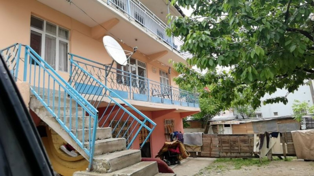 Son Dakika...Balkondan düşen küçük çocuğu ölümden koltuk kurtardı