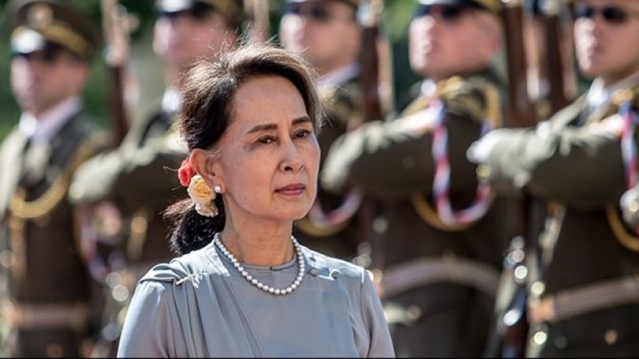 Myanmar'ın devrik lideri Suu Kyi ilk kez duruşmaya katıldı
