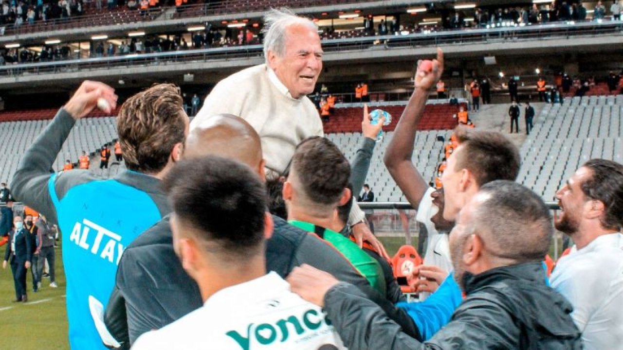 Büyük Mustafa sözünü tuttu! Altay Süper Lig'de