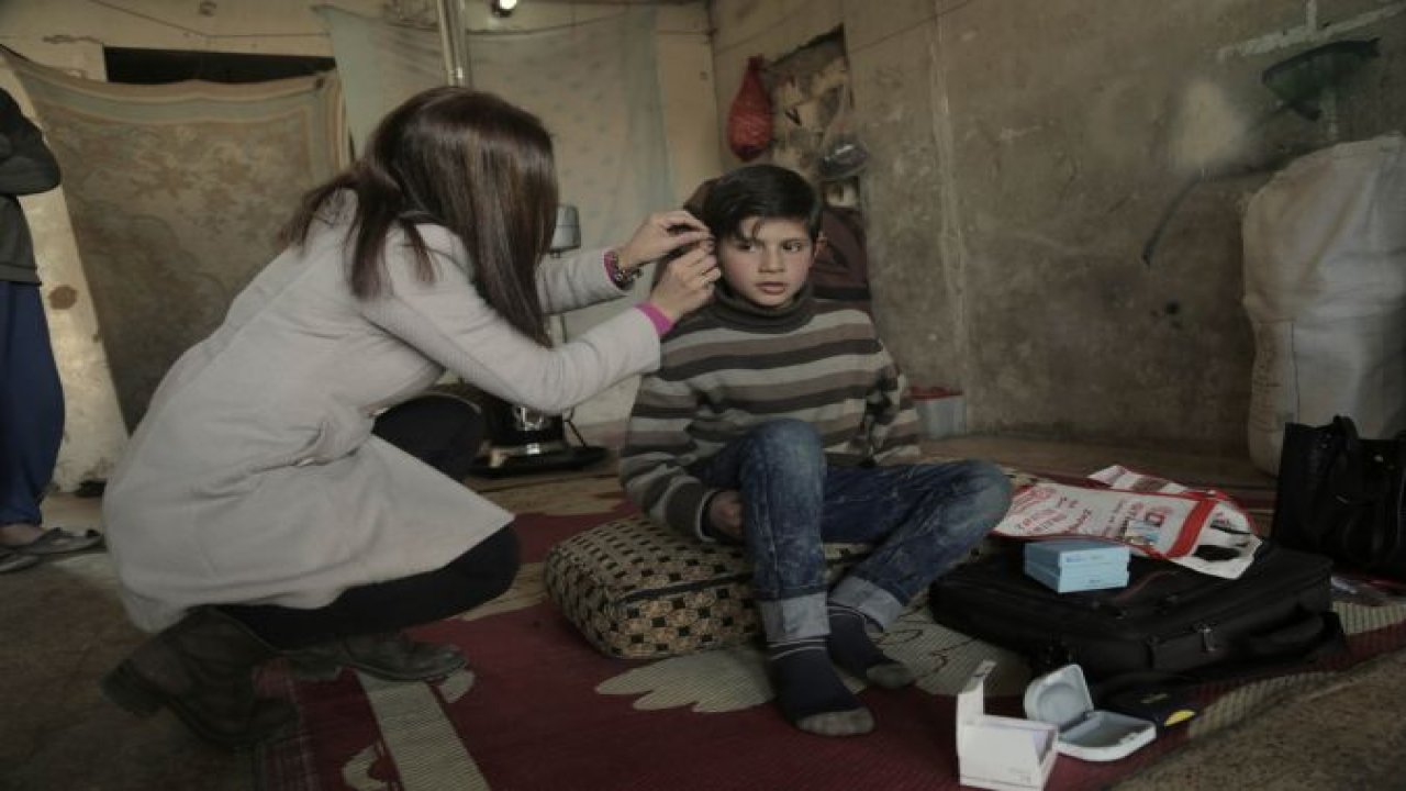 Savaşta duyma yetisini kaybeden 2 kardeş artık duyacak