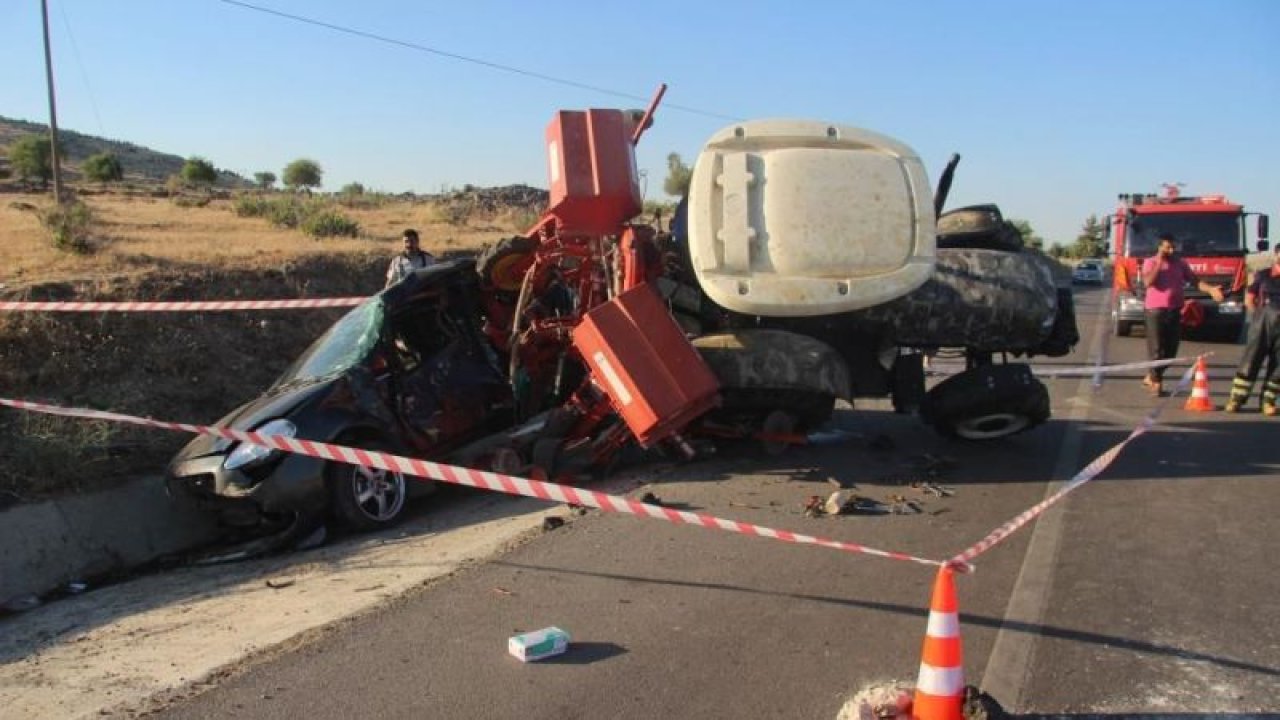 Otomobil traktöre arkadan çarptı: 2 ağır yaralı