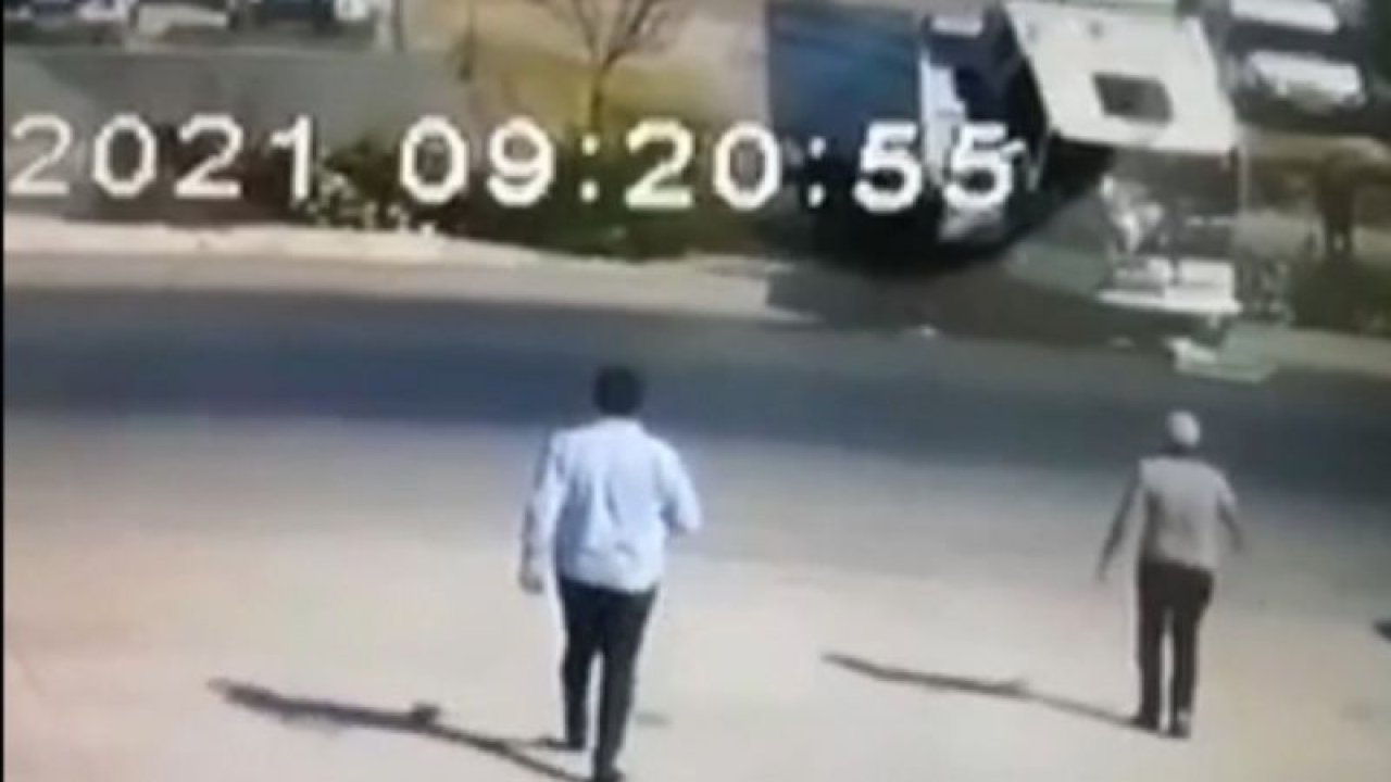 Sıcak Gelişme...Bakım sırasında freni boşalan tır refüje çıktı