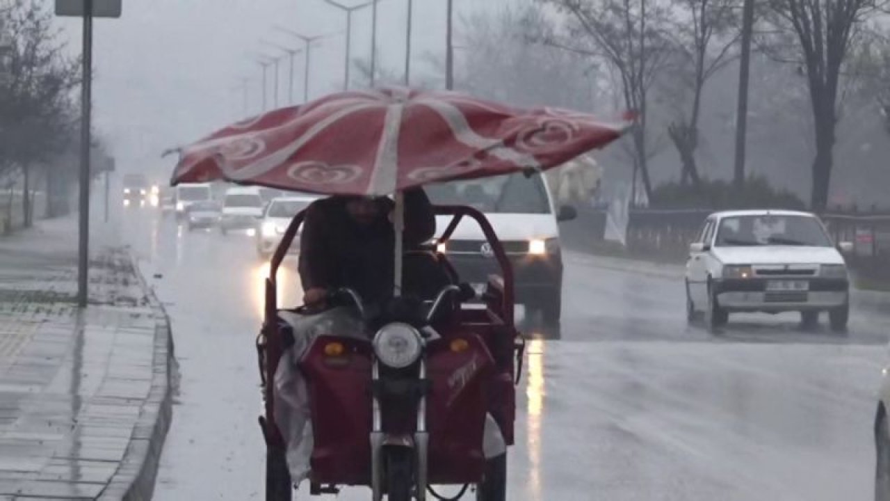 Trafikte dev şemsiye