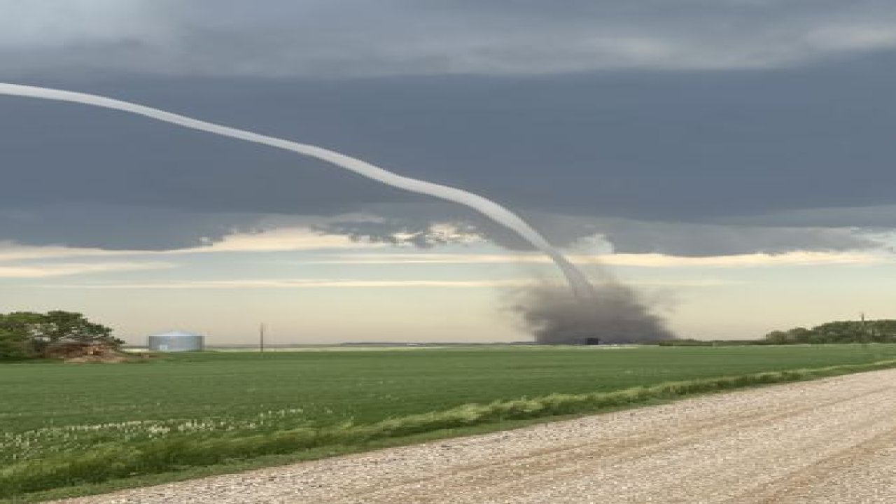 Kanada’da dev hortum kamerada