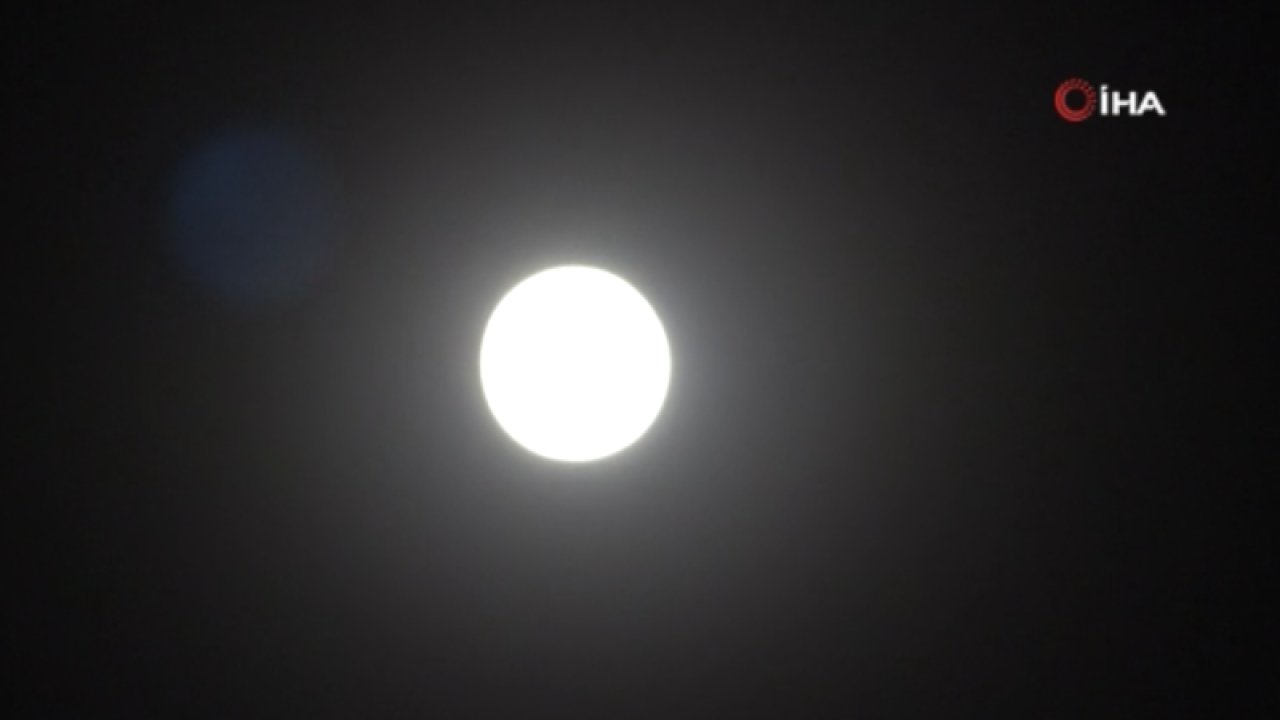 Tahran’da “Süper Ay” görsel şölen oluşturdu