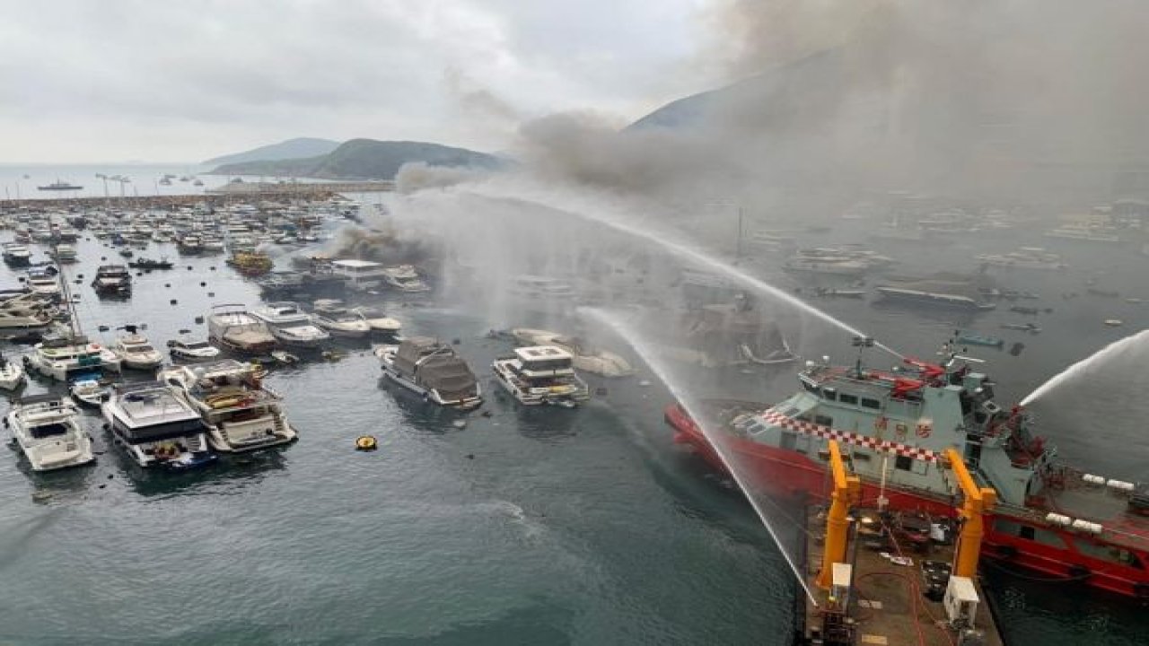 Hong Kong’da marinada yangın: 16 tekne yandı