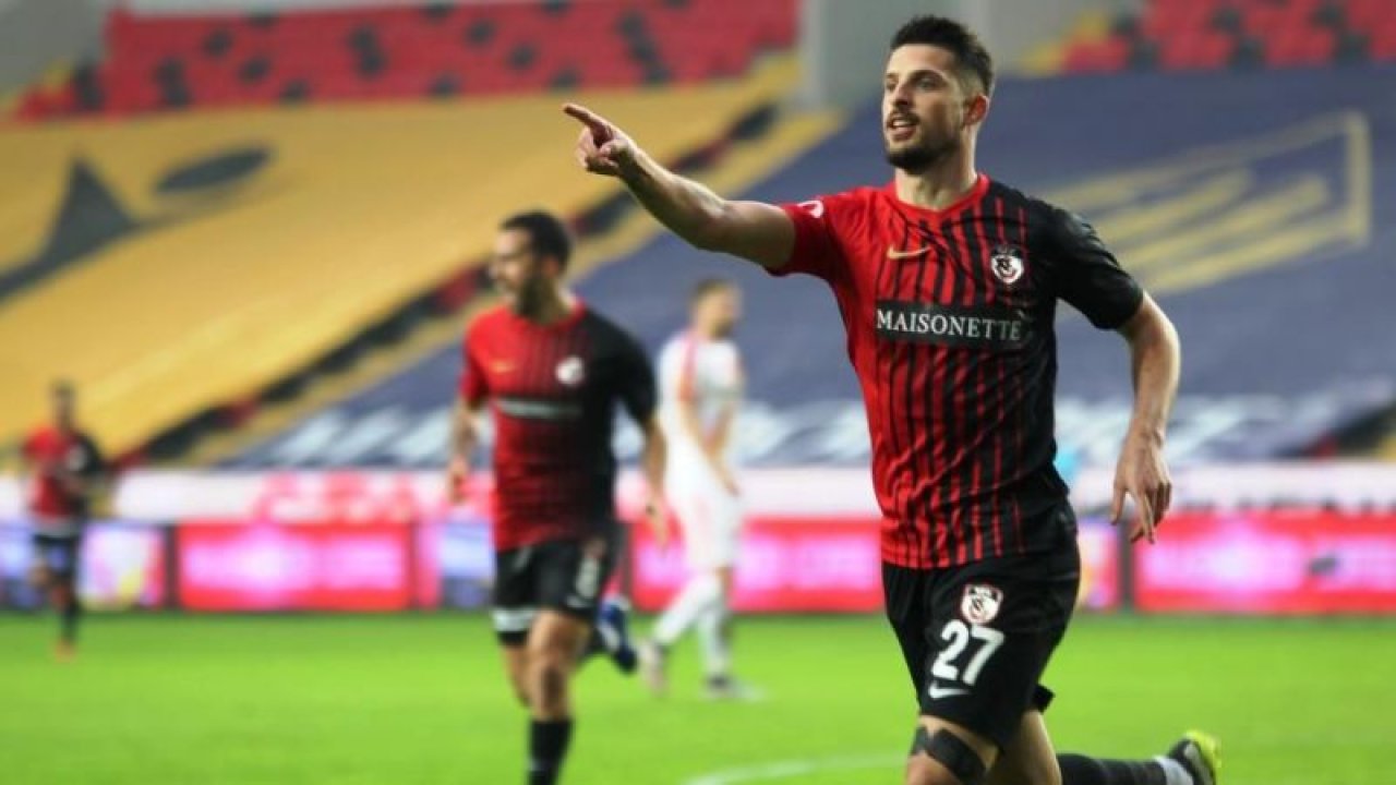 Kevin Mirallas İstanbul yolunda