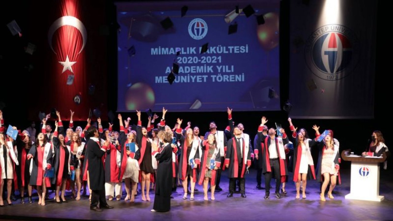 GAÜN Mimarlık Fakültesi öğrencilerinin mezuniyet coşkusu