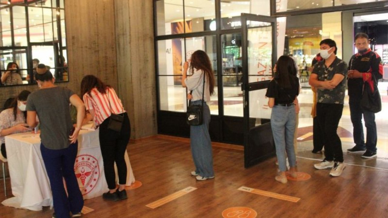 Gaziantep’te AVM’de, kırsalda, fabrikada aşılama