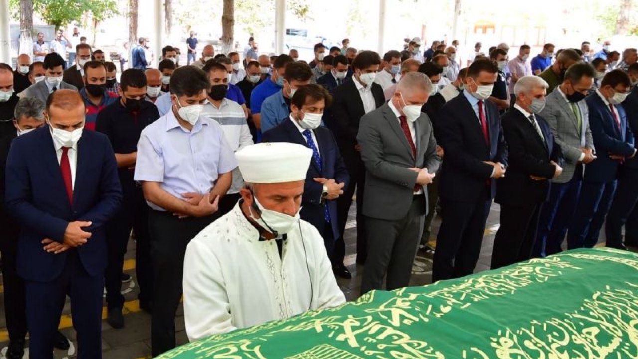 Video Haber...Ali Öztürkmen'in Acı Günü...Adalet Bakanlığı Ceza İşleri Genel Müdürü Ali Öztürkmen’in babasını kaybetti