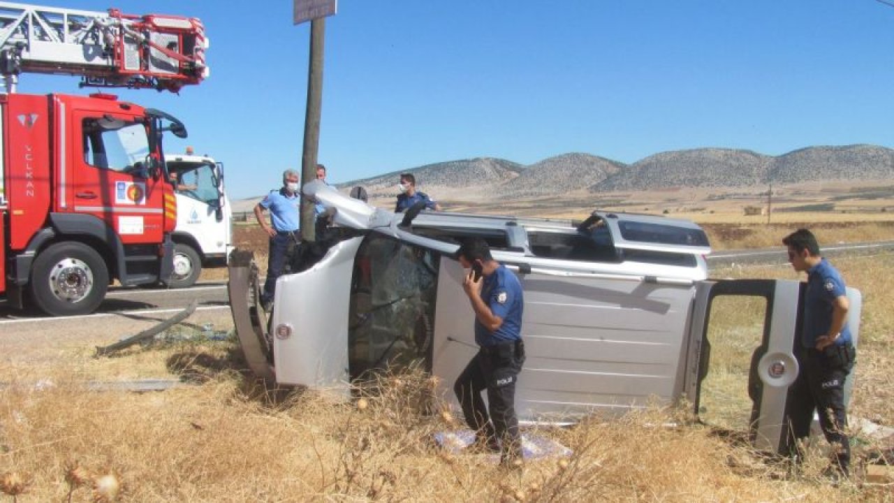 Gaziantep'te hafif ticari araç devrildi: 5 yaralı