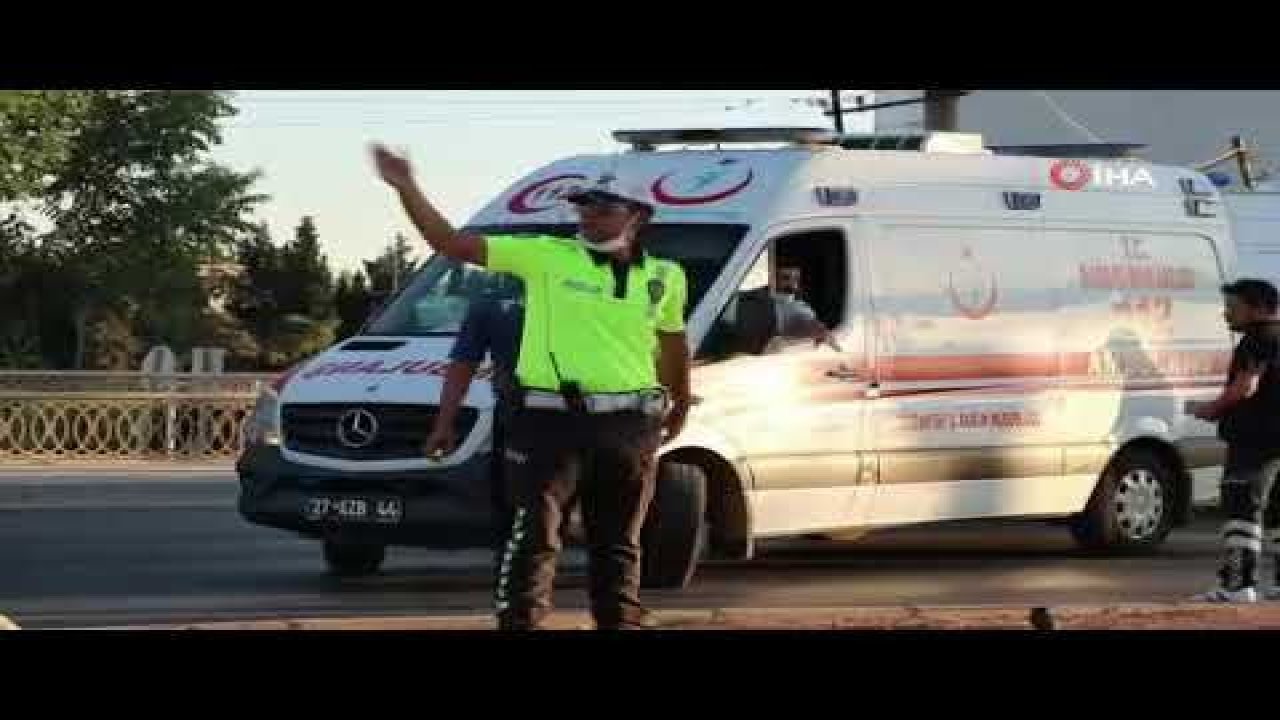 Son Dakika:Video Haber...Gaziantep'te Kontrolden çıkan otomobil 3 araca çarptı: 3 yaralı