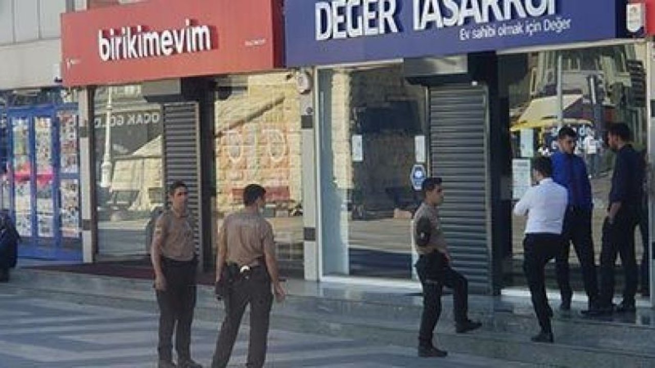 Atatürk Bulvarı’ndaki evimlerde bekçiler nöbette