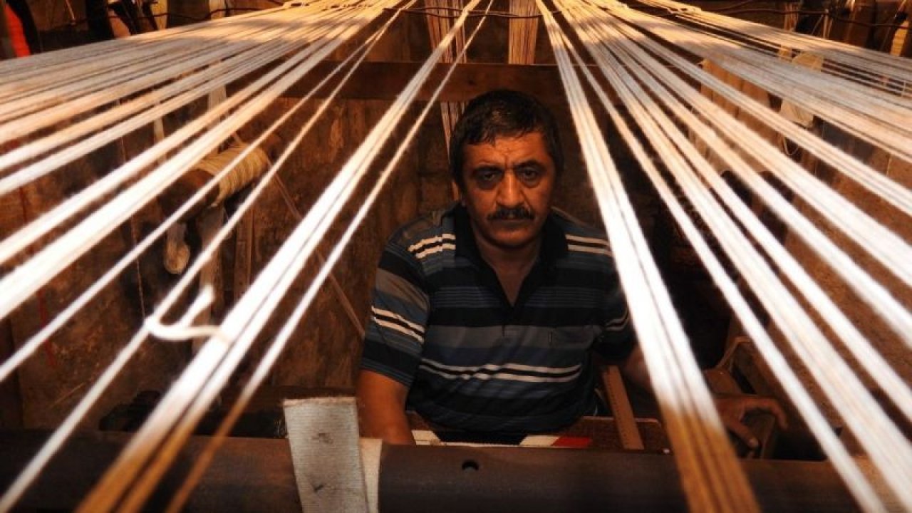 Baba mesleğinin yok olmaması için emekliye ayrıldı