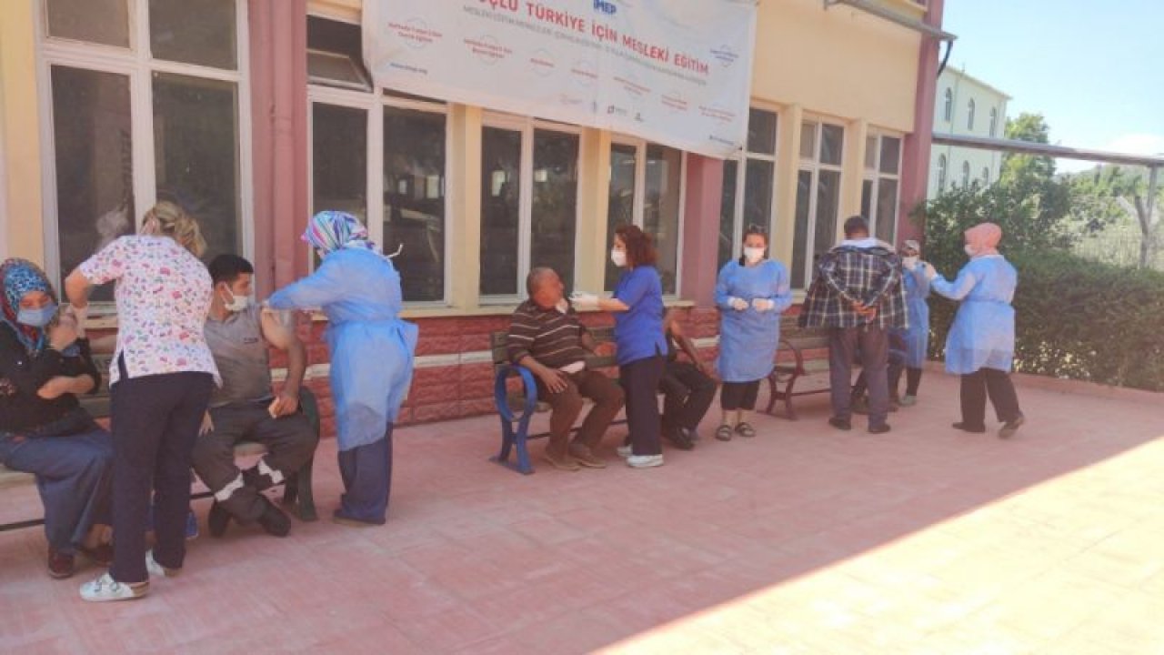 Gaziantep’te esnaf ve sanayi çalışanları aşılanıyor