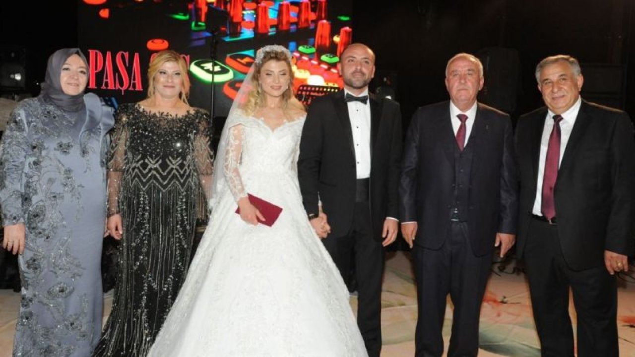 Muhteşem düğün ile dünya evine girdiler