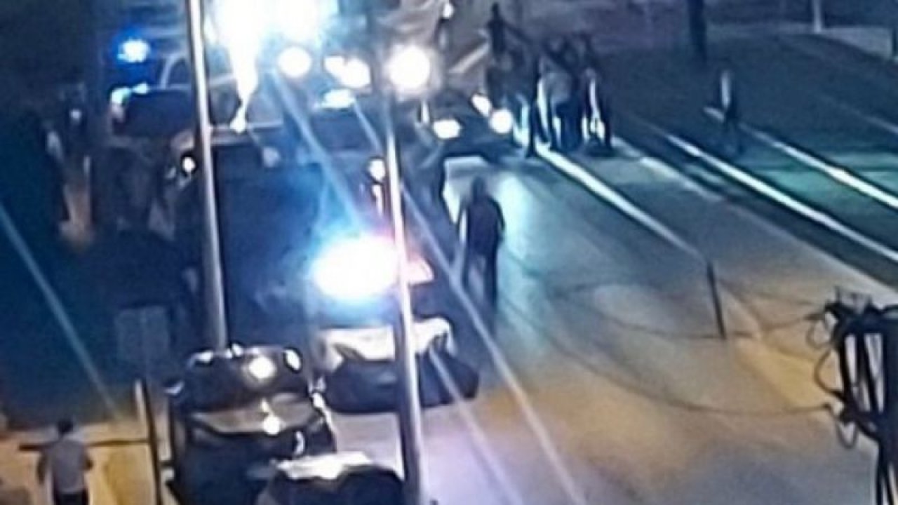 Son Dakika: Gaziantep'te Yine Kavga...Sopalar Konuştu...O Anlar Vatandaşlar Tarafından Kaydedildi!