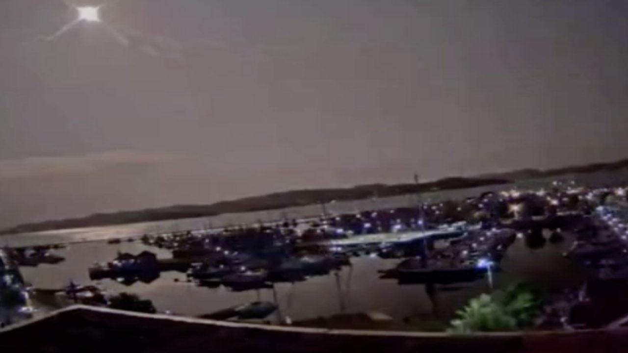Norveç’te atmosfere giren meteor geceyi gündüze çevirdi