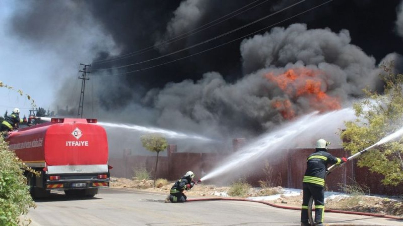 Gaziantep’te depoda çıkan yangına müdahale sürüyor