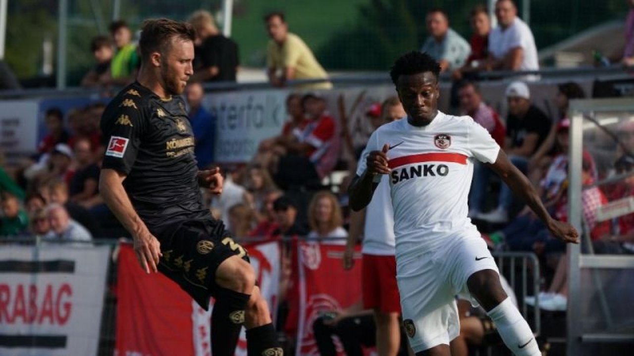 Hamza Mendyl ilk kez oynadı