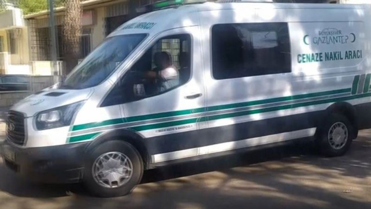 Son Dakika: Video Haber...Gaziantep'te Feci Olay!El freni çekilmeden park edilen aracın altında kalan yaşlı kadın öldü