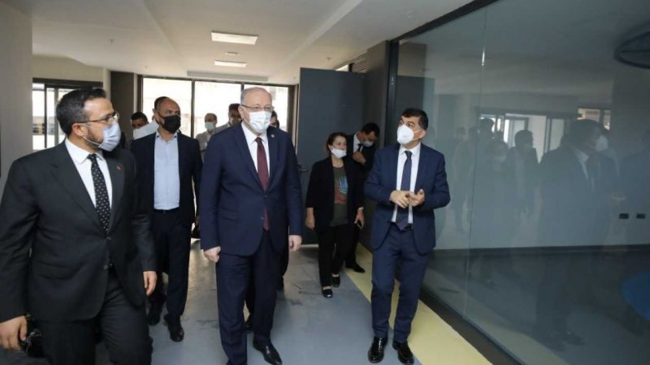 AK Parti Gaziantep milletvekili Koçer, 8 Şubat Gençlik Kütüphanesi ve Bilim Merkezi'ni inceledi